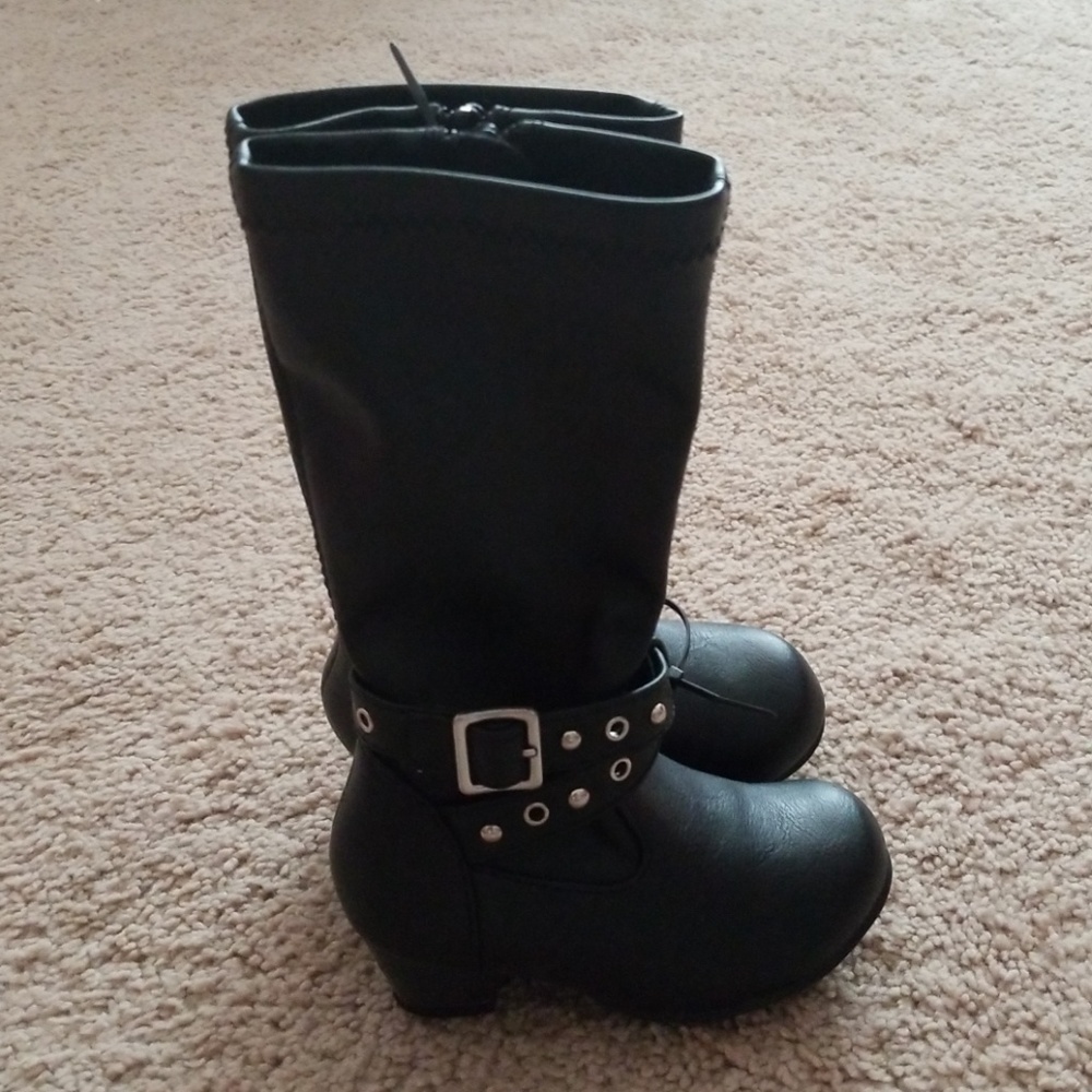Knee-high riding boots